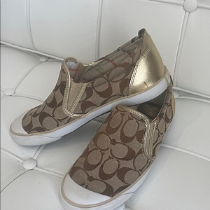 Coach Signature Monogram Beale Slip On Beige Gold Canvas Shoes size 7
