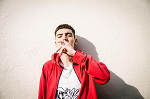 ¿QUÉ PASA? - Marcianeke - LETRAS.COM