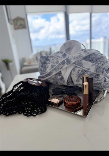 53 contour method and a little brown fit are my office uniform at this point @DanessaMyricksBeauty and @Hourglass Cosmetics #grwm #artizia #CapCut