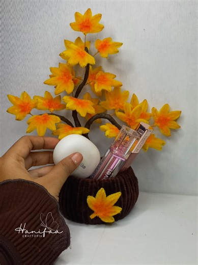 Create Beautiful Maple Leaf Flowers with Pipe Cleaners