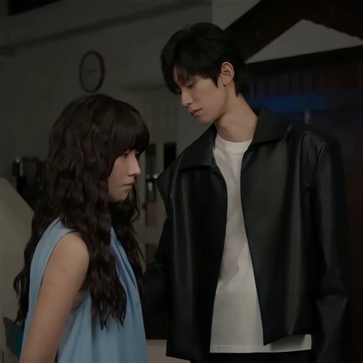 Kissing nonstop!🥰#Affinity #炽热吸引 #JinFang #YuxinCui #YijunWang #cdrama #chinesedrama #YOUKU #优酷 | Youku