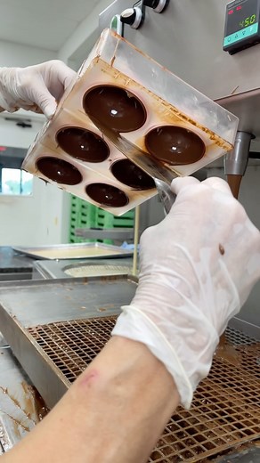 Red Hot Chocolate Bomb 🔥 Heat things up this Valentine’s Day with our hot chocolate bomb, featuring rich milk chocolate and a spicy cinnamon kick. | Norman Love Confections