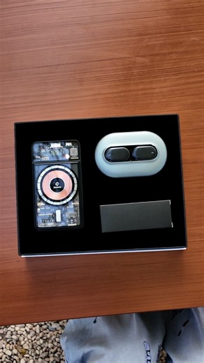 Cyberpunk Tech Gift Set ⚡️ 🔋 Magnetic Power Bank • Cyberpunk design • Strong magnetic snap • Fast charging on the go 🎧 AI Earbuds (Mint Green Case) • Smart AI features • Clear sound & calls • Stylish and lightweight Perfect for corporate gifts, events, and tech lovers. #TechGadgets #CorporateGifts #BusinessGifts #GiftIdeas#trendinggadgets