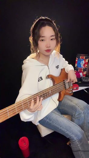 【04-14 22点】PinkBass直播录播切片《这个吉他怎么没有声音？！》