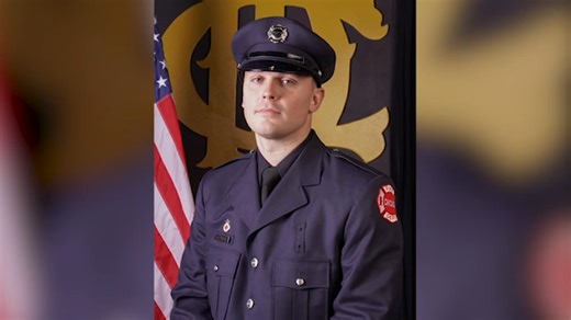 Chicago firefighter dies from injuries suffered in fall while batting Rogers Park building fire: CFD