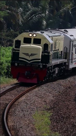 The Kamandaka Cilacap #train #railway