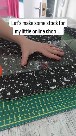 23K views · 257 reactions | This  and  wristlet fabric is one of the most popular options in my shop, especially for these wristlet keyrings. These are so handy to keep your hands free whilst carrying your keys. #howitsmade #smallbusiness #makingkeyrings #sewingbusiness #wristletkeyring #sewingproject #sewing #etsysellersofinstagram | Juniper Jane Craft | Facebook