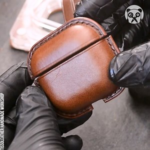 Making airpod leather case Partner: Tissoleather handmade workshop | Bored Panda Art