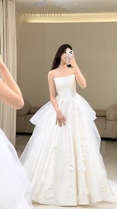 Sparkly Wedding Dresses for the Bride Who Loves to Shine #weddingdress #weddingdresses #wedding #weddingdecor #weddinginspiration #weddingseason #weddingideas #weddingdressshopping #bride #bridal #bridaldress #bridalgowns #MermaidDress | Elleseal