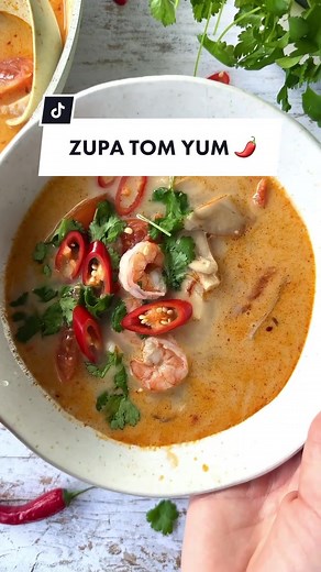 Zupa tom yum z krewetkami – przepis na rozgrzewający smak
