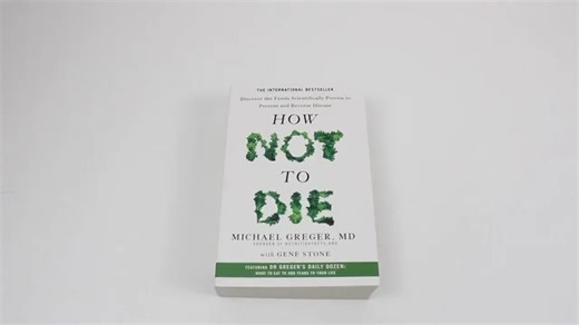 🎬 How Not to Die by Michael Greger - Book Unboxing “How Not to Die: Discover the Foods Scientifically Proven to Prevent and Reverse Disease” номд хооллолт болон амьдралын хэв маяг нь зүрхний өвчин, хавдар, чихрийн шижин, даралт ихсэлт зэрэг нь эрт нас баралтад хүргэдэг түгээмэл өвчнүүдээс хэрхэн урьдчилан сэргийлэх, цаашлаад бууруулах боломжтойг Michael Greger тайлбарладаг. Олон арван шинжлэх ухааны судалгаанд тулгуурлан мах болон боловсруулсан хүнс давамгайлсан уламжлалт хооллолт нь хэрхэн зүр