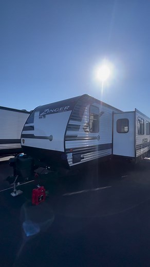 2022 Zinger 298FB $30,680 #zinger #crossroads #rv #camper #camping #reels #travel #roadtrip #rvlife #reelsviral | The RV Hunter
