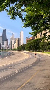 Chicago's calming lakefront⛵️ Video by @chitown_matt #360chicago #chicago #sunset #visitchicago #chicagoland #skyscraper #views #view #city #cityscape #photography #skyline #ChicagoSkyline #ChicagoArchitecture #beautiful #hancocktower #LakeMichigan | 360 CHICAGO