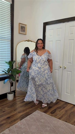 Go strapless with the perfect supportive Torrid strapless bra! Ft. @curvesbyzo_ ❤️