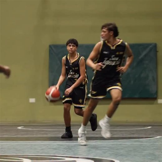 El Colegio San Ignacio de Loyola es uno de los equipos a vencer en la categoría junior masculino. Actualmente ocupa una posición dentro del Top-10. Presenta @claropr | Buzzer Beater
