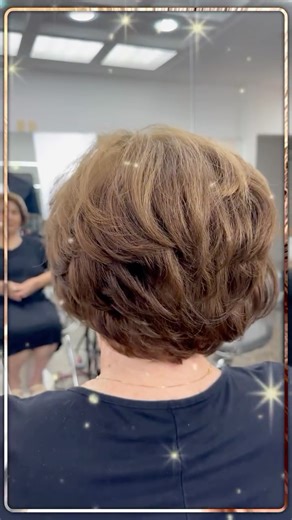 Centro de Beleza Rose Lordani | Estética & Autoestima on Instagram: "Depois de muitos anos sem vir ao salão, ela voltou. Disse que tentou outros lugares, mas não se encontrou. Veio decidida a mudar, cortamos bastante cabelo, trouxemos leveza e movimento. Ela saiu feliz, confiante… e eu com o coração cheio, porque cuidar de pessoas sempre foi o meu maior dom!😍 @rose_lordani @pivotpoint_academy"