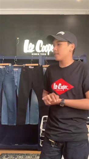 Lee Cooper T-shirt Logo: Diamond Red and White Design