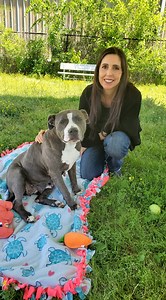 Meet Patsy, our PetSuites Chesapeake Pet of the Week at Norfolk Animal Care Center 🐾 This 6-year-old sweetheart is the definition of gentle and loving. She adores curling up beside you and resting her head in your lap—especially if there’s a cozy blanket involved. Treats are her love language, and she’s a smart girl who knows how to sit and offer her paw for a shake. Patsy recently went on a NACC Pack adventure and had the best day! She explored Mt. Trashmore Park, made new friends (both human 