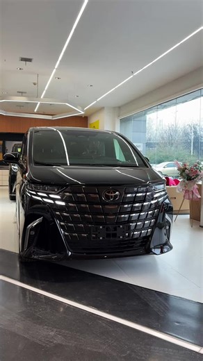 Lexus LM500h vs Toyota Alphard: Which is Better?