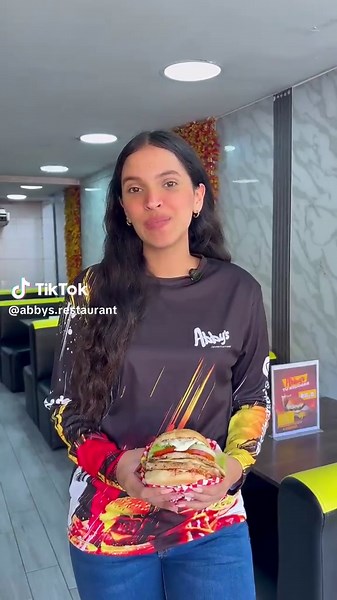 Deliciosa hamburguesa doble pollo a la plancha por $3.99