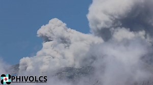 12K views · 110 reactions | WATCH: Kanlaon Volcano in Negros Island again emits ash, causing 500-meter plumes above its crater on Monday, Nov 11. Alert Level 2 prevails over Kanlaon Volcano.  phivolcs_dost/X | NewsWatch Plus Philippines | Facebook