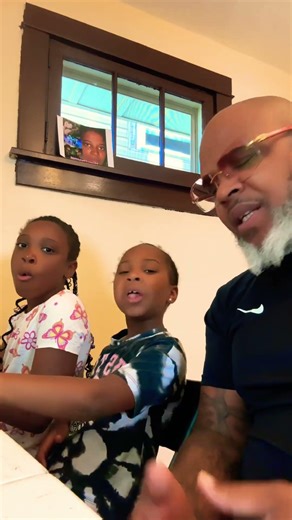 Dad teaches daughter how to use a microwave 😂 #funny #4cpod #kidscook #fyp