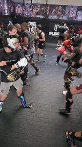 L'entraînement bat son plein pour Ayoub Khaoua et le groupe avec la session sparring 👊, chacun pousse l'autre vers le haut et les niveaux progressent ! 🚀 #MMAFactory | MMA Factory Paris