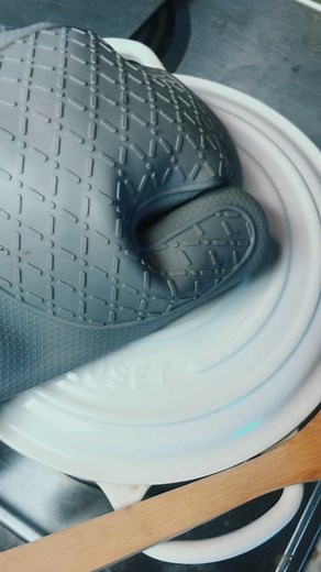 Remove Burnt Residue from Le Creuset Dutch Oven