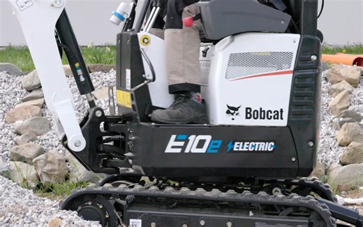 山猫 Bobcat E10e 微型电动挖掘机