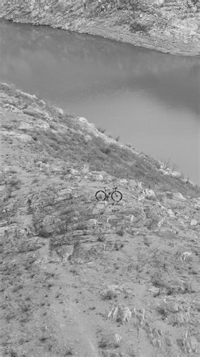 Have you spotted the Wolf Tooth Aero Chain Guide on our Grifn RS? This was designed to provide an extra level of chain retention for confidence on rugged roads in the most extreme conditions. Wolf Tooth engineers worked with Ridley to develop a custom base for the LoneWolf Aero Chainguide specifically for the Grifn RS, Falcn RS, X-Night RS, and E-Grifn. The chainguide is available in three versions for chainrings from 40 to 58 teeth. A special cover hides the mounting point when you are not usin