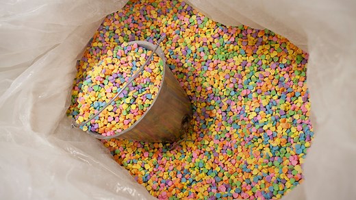 Remember sweethearts? These conversation hearts will always hold a place in our Valentine's Day candy pile 💝 | Refinery29