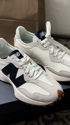 New Balance 327 Moonbeam Outerspace Sneaker Unboxing