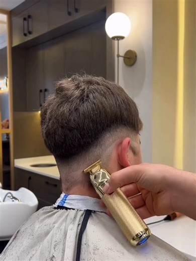 Precision Work: Achieving the Perfect Blur ​#SkinFade ​#TaperFade ​#FreshFade ​#BarberTutorial ​#sharphaircut