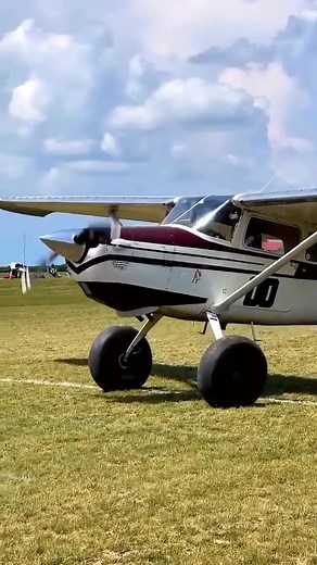 2.2K views · 64 reactions | taking off and landing at the STOL demo at ....•#supercubbin #alaska #thatbluesq #getoutside #alasaklife #alaskaadventure #bushplane #aviation #usareels | xploringalaska | Facebook