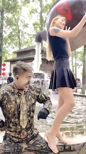 980K views · 1.9K reactions | Sculpture Performer Play with Sis Cute #reels #trends #reelsfb #viral #sculpture #comedy #reelsviral | DOOM QM | Facebook