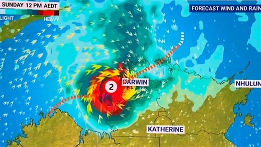 Darwin put on tropical cyclone warning