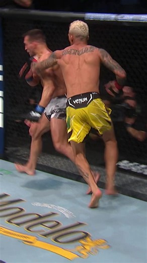 He ran straight to Joe Rogan after his knockout 🏃‍♂️💨 #ufc #charlesoliveira #michaelchandler #joerogan #ufc269