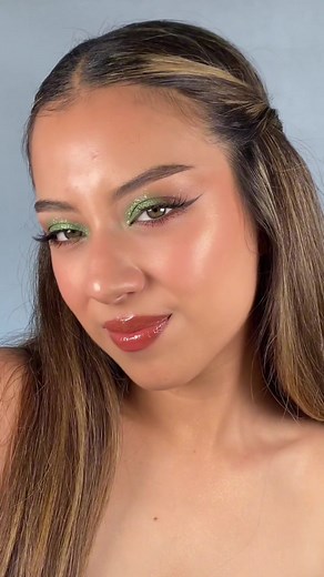 Tutorial de Maquillaje para Graduación con Vestido Verde