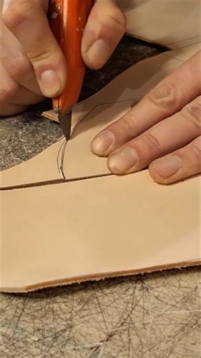 Cutting Veg Tan Leather #handwelted #handcraftedshoes #bespoke