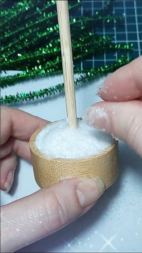 DIY Created a Perfect Miniature Christmas Tree in a Dollhouse