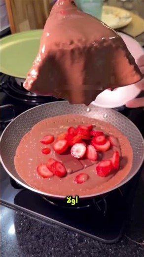 From a kitchen disaster to the most delicious strawberry cake! 🍓🍫🍳