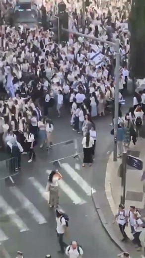 Thousands Fill Jerusalem Streets for Jerusalem Day