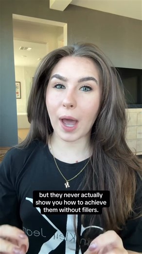 Jordan Emily on Instagram: "How I love to get plump juicy lips without filler 😘 #makeupartist #makeup #lipcombo #overlinedlips #overlinetutorial #overline #makeuphacks #makeuptutorial"