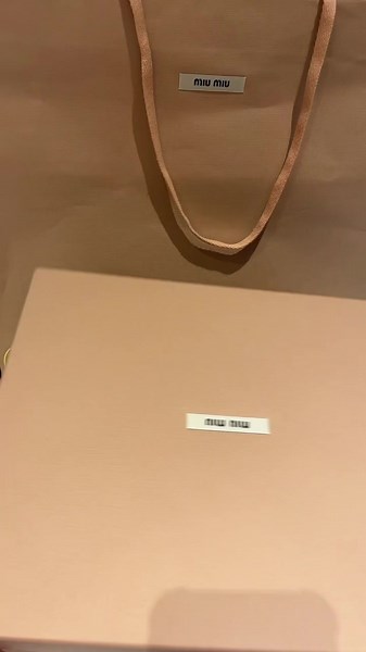 New heels🐾🖤🌹 #fyp #foryou #fashion #unboxing #inspo #inspooutfit #inspofashion #shoes #heels #miumiu #trendy #trend #shopping #shoppinghaul #shoppingaddict