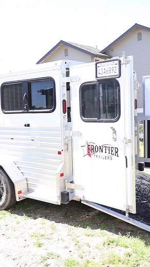 How we set up our trailer for a pig show! #showpigs #pigshow | Show Pigs