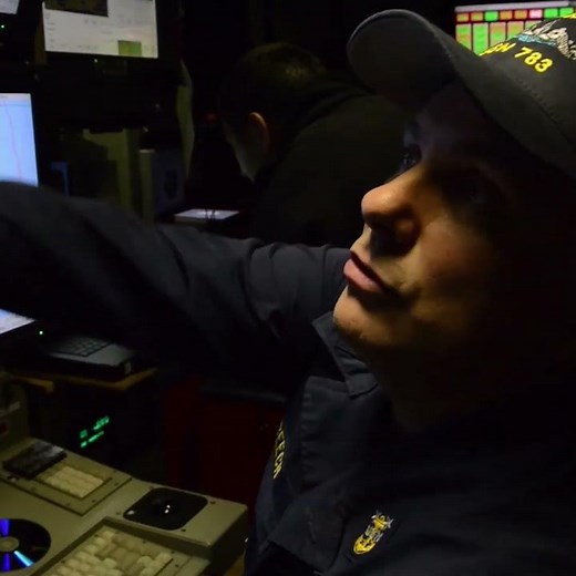 Cool video of how a modern US submarine uses a periscope. #shorts #military #navy