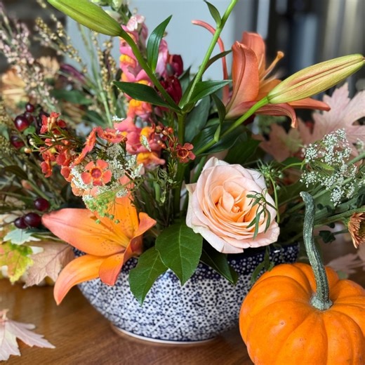 Doing some flower arranging in one of our new vases. It comes with a flower frog so arranging is a piece of cake!👏 Check out all our vases with the link below: https://polishpotteryoutlet.com/collections/category-decor-vases #polishpottery #polishpotteryoutlet #polishpotterylove #vase #ikebanavase #flowers #centerpeice #flowerarrangements #flowerarranging #thanksgivingcenterpiece | The Polish Pottery Outlet