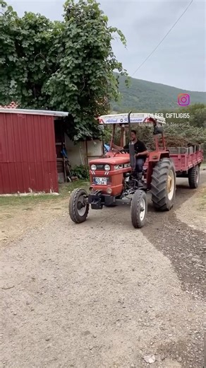 Hoş kokulu işler 😀54c çalışıyor #köyhayatı #çiftlik#farming #fiattraktör #fiattractor #hayvancılık
