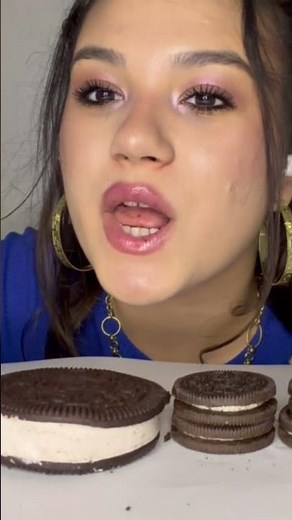 ASMR Oreo Ice Cream Crunch! 🍦 (오레오 아이스크림 리얼사운드!) #asmr #mukbanginternational #food #oreo