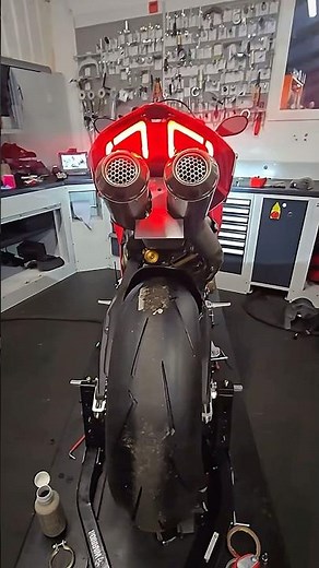 THIS is what a 2025 Ducati Panigale V4S sounds like with FULL Akrapovič 🏁🔥 #ducati #v4s #shorts